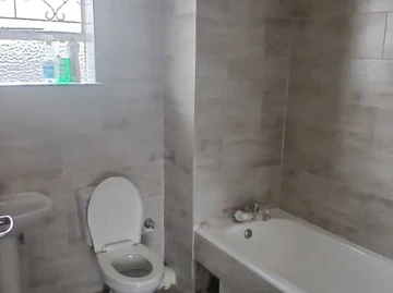 2 Bedroom Flat & Apartment