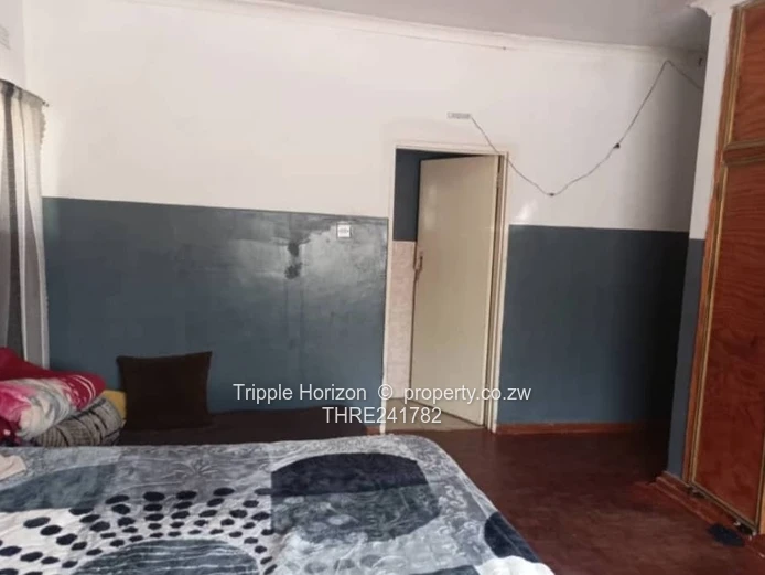 Spacious 4-Bed Emerald Hill Home — 3000m² & Borehole