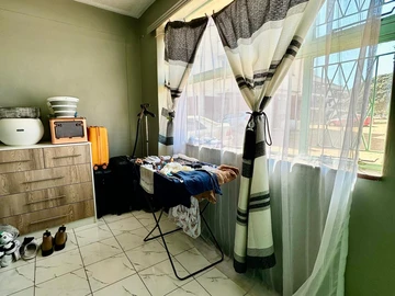 2 Bedroom Flat & Apartment