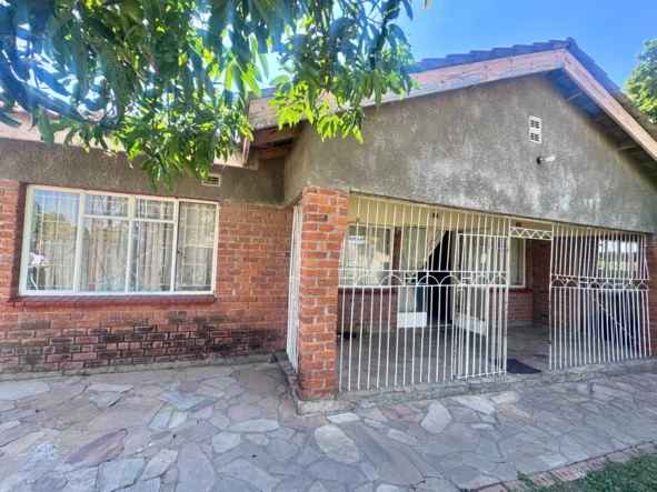 Rare Find in Zimre Park: Neat 4 Bed House for Sale!