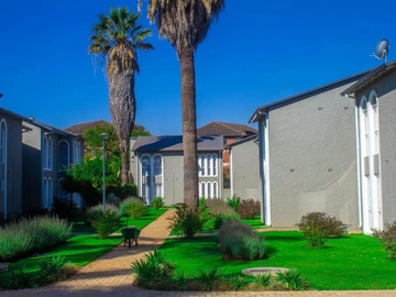 2 Bedroom Flat & Apartment