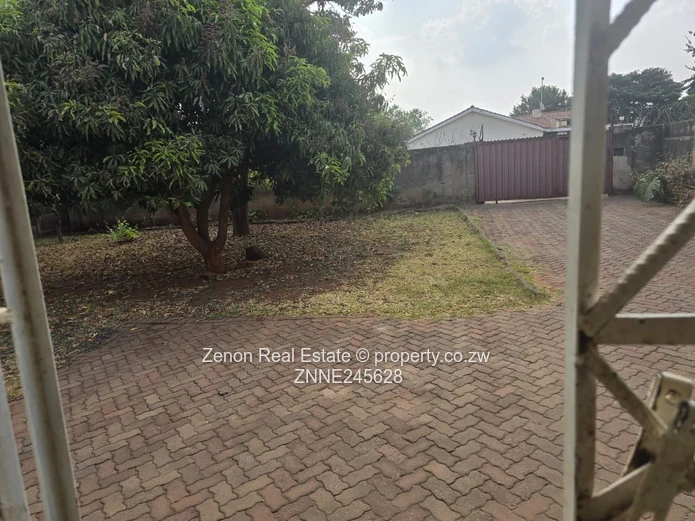 3 Bedroomed House For Sale In Westgate .150k.deeds.1000sqm (Sole Mandate)