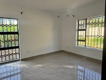 3 Bedroom Flat & Apartment