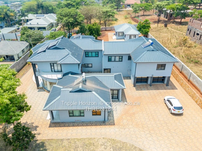 Spacious 6-Bed Family Home with Modern Kitchen & Borehole in Gletwin Park