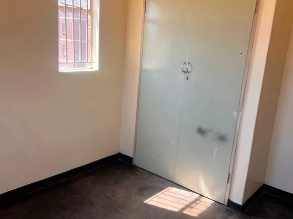 2 Bedroom Flat & Apartment