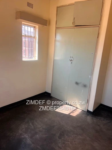 Bright 2-Bed Furnished Flat with Secure Windows — Willowvale (Sole Mandate)