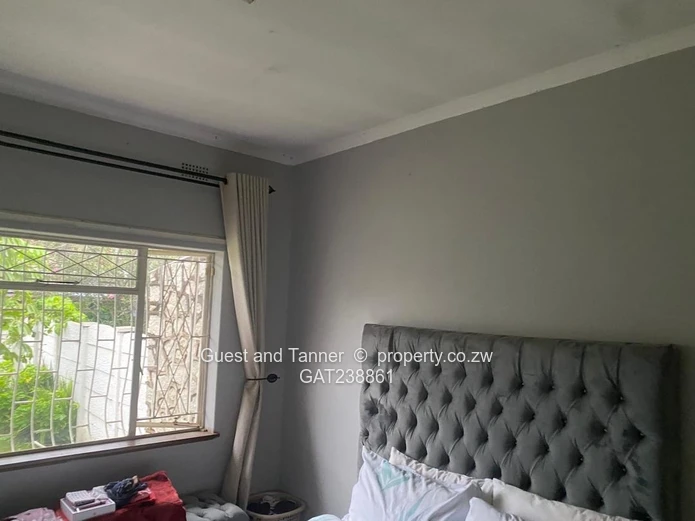 Prime Avondale Garden Flat - 2 Bedrooms, Garage, Front and Back Gardens