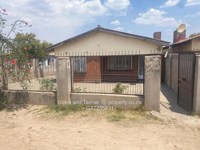 4-Bedroom House with Expansion Potential for Sale – Chitungwiza, Unit J