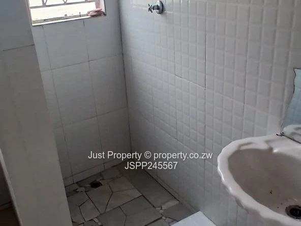 Mabvuku 3 bed/Suitable for Student Accommodation  