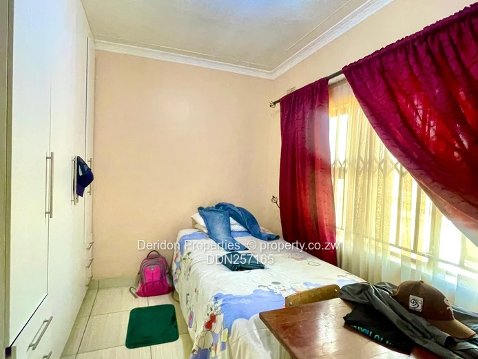 Corner 550m² Stand with Home & Solar in Kutandara
