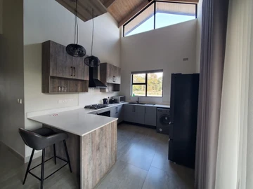 3 Bedroom Flat & Apartment