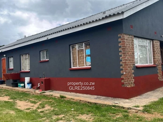 Refurbished 4-Bed House with Walled Yard in Marondera