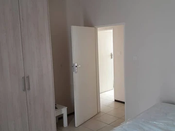2 Bedroom Flat & Apartment