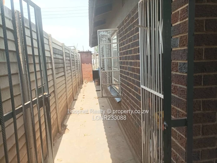 Compact 2-Bed Glen View Home on 220 sqm — Walled & Gated