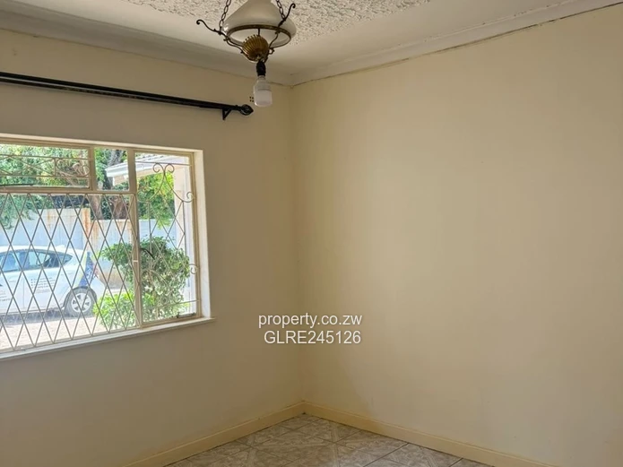 Spacious 5-Bed Greystone Park Home with Pool & Borehole