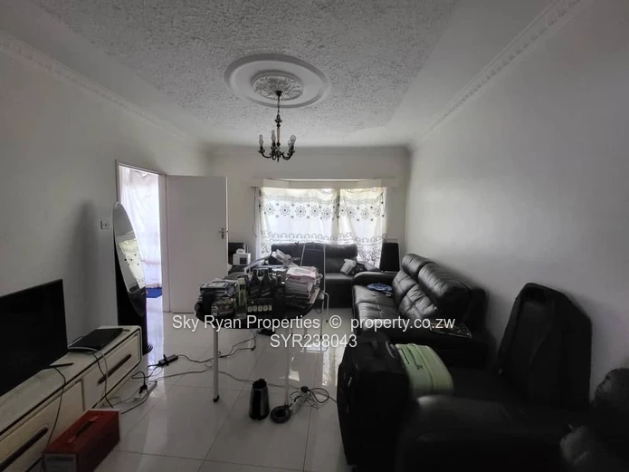 Avenues Garden Flat For Sale