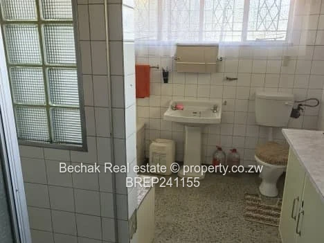 Spacious 4-Bed Home on 1500m² with Flatlet — Northlea