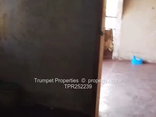 Brick 4-Bed home in Chitungwiza, title deeds