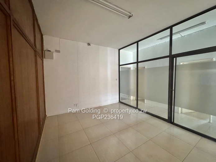 Warehouse to rent - Msasa