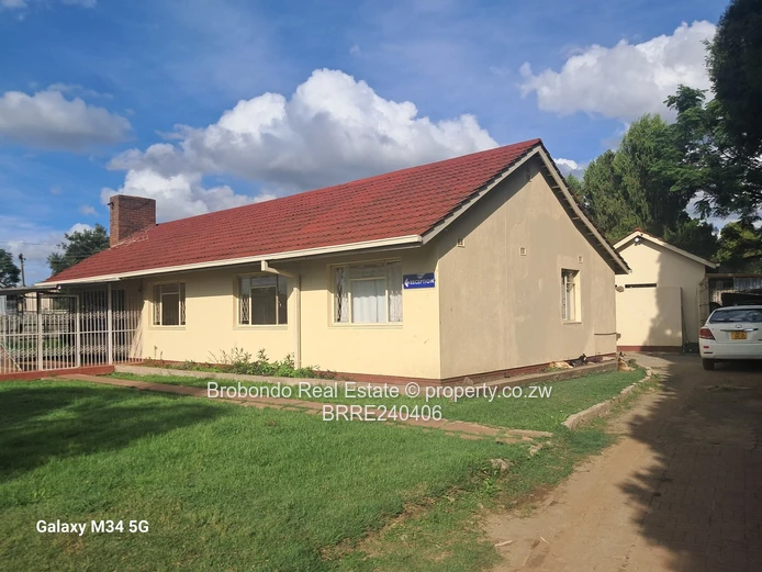 Sunridge House with Harare Drive Frontage for rent!