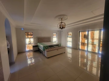 6 Bedroom House