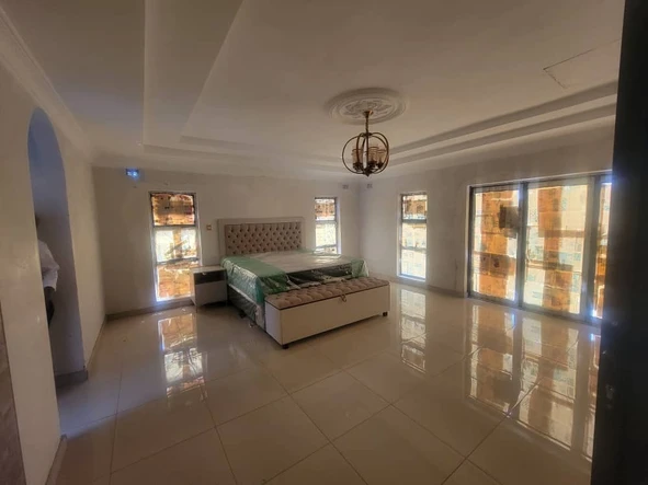 6 Bedroom House
