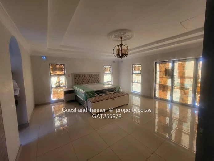 Glen Lorne | Spacious 6-Bedroom Family Home (Sole Mandate)