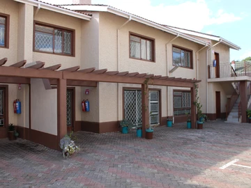 Commercial space to let