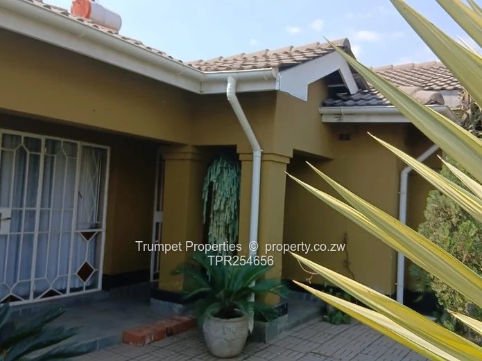 Braeside 5-Bed Home - Tiled Living, Borehole, Paved Yard