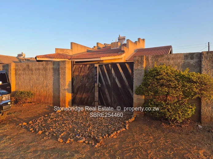 3 Bedroom House in Mahatshula North For Sale