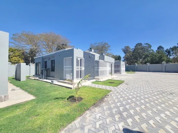 3 Bedroom Flat & Apartment