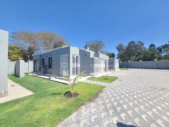 3 Bedroom Flat & Apartment