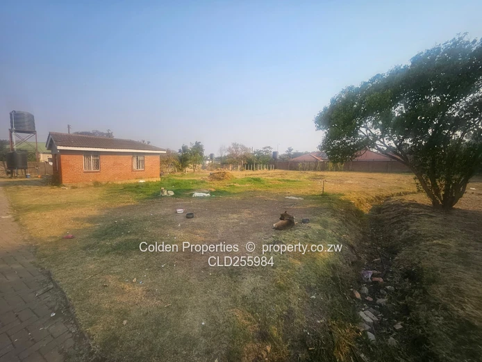 Highlands 5-Bed Townhouse on 3850m² with Borehole & Tanks