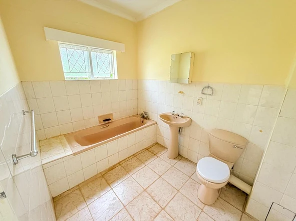 2 Bedroom Flat & Apartment