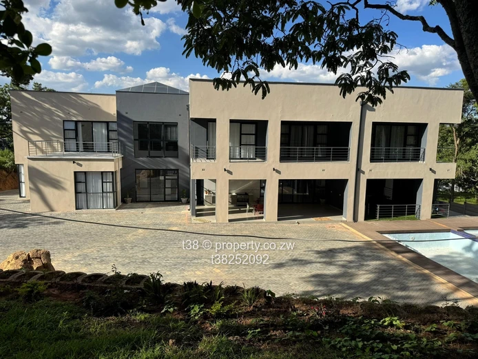 Luxury 5-Bed Umwinsidale: Pool, Terrace, Walk-in Closet & Borehole