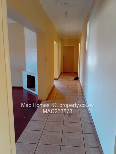 3 bedroom house to let in zimre (Sole Mandate)
