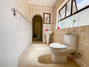 6 Bedroom House