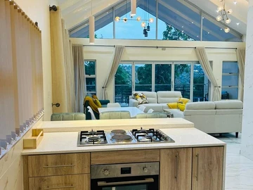 3 Bedroom Flat & Apartment