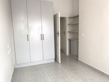 2 Bedroom Flat & Apartment
