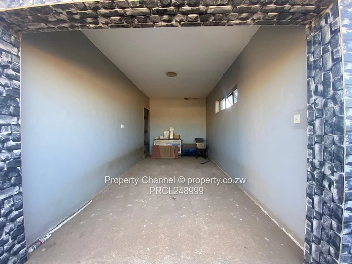 Glaudina 3-Bed: Modern Tiles, Built-ins & Borehole