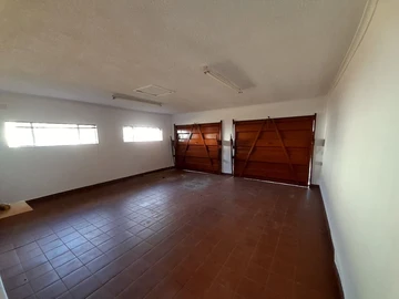 4 Bedroom Flat & Apartment