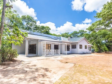 6 Bedroom House