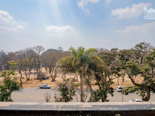 2 Bedroom Flat & Apartment