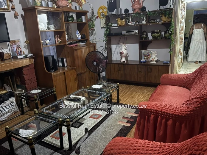 Warren Park 3-Bed Home - Tiled, Fireplace & Municipal Water