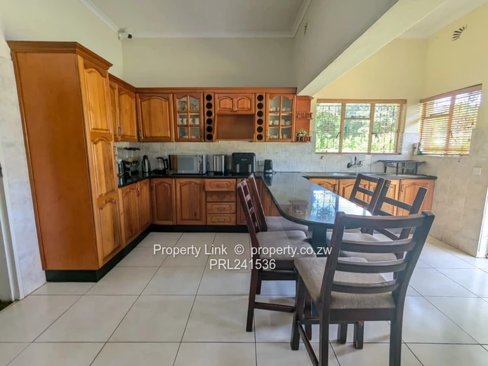 Home With Pool & Good Borehole - Available 1 May