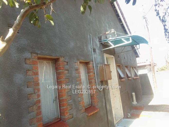 Chitungwiza Unit L Extension – 4-Bedroom House for Sale