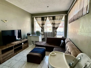 2 Bedroom Flat & Apartment