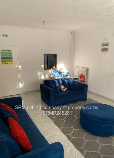 2 bed neat garden flat to let in Avondale 