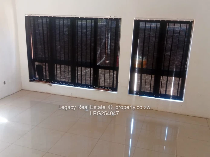 Spacious 6-Bed Home with Open-Plan Living & Borehole — Borrowdale Brooke