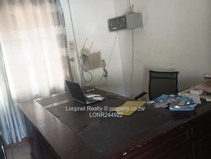 200 m² Office in Emerald Hill — Borehole